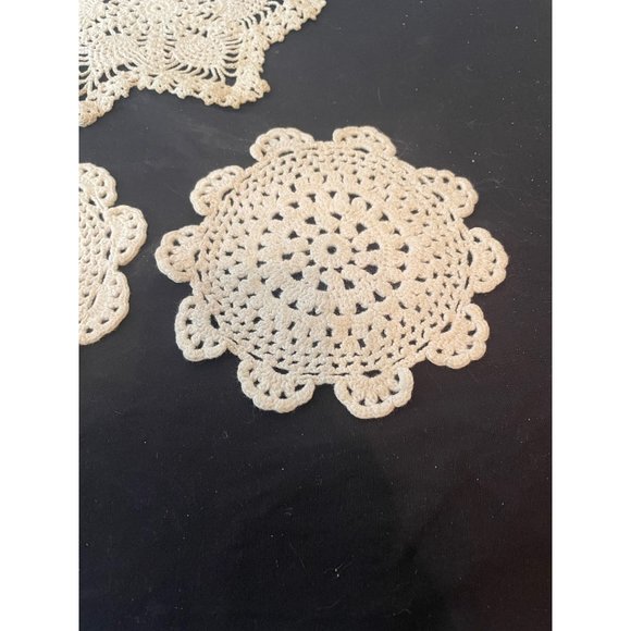 Vintage Doilies Hand Crocheted White Lot of 3 EUC - Picture 3 of 8